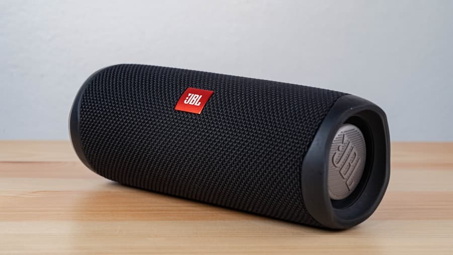 Compact White Bluetooth Speaker 03